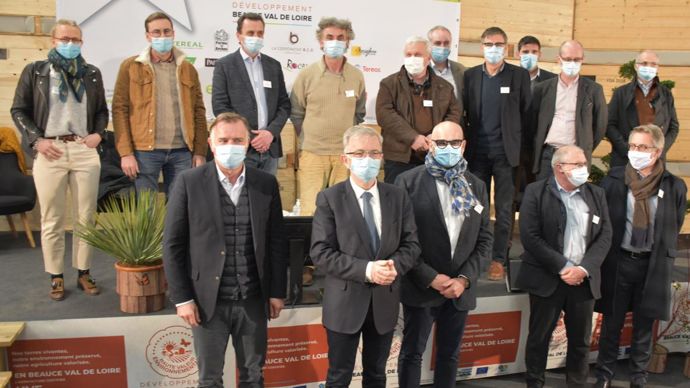 Tous les acteurs de la filière étaient présents pour la signature officielle du lancement de l’association. © A. RICHARD